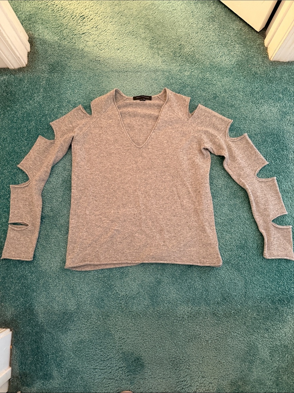 Skull Cashmere Gray V-Neck Sweater with Scalloped Cutout Sleeves size medium